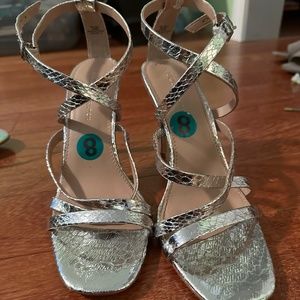 Womens Size 8 Silver Heels